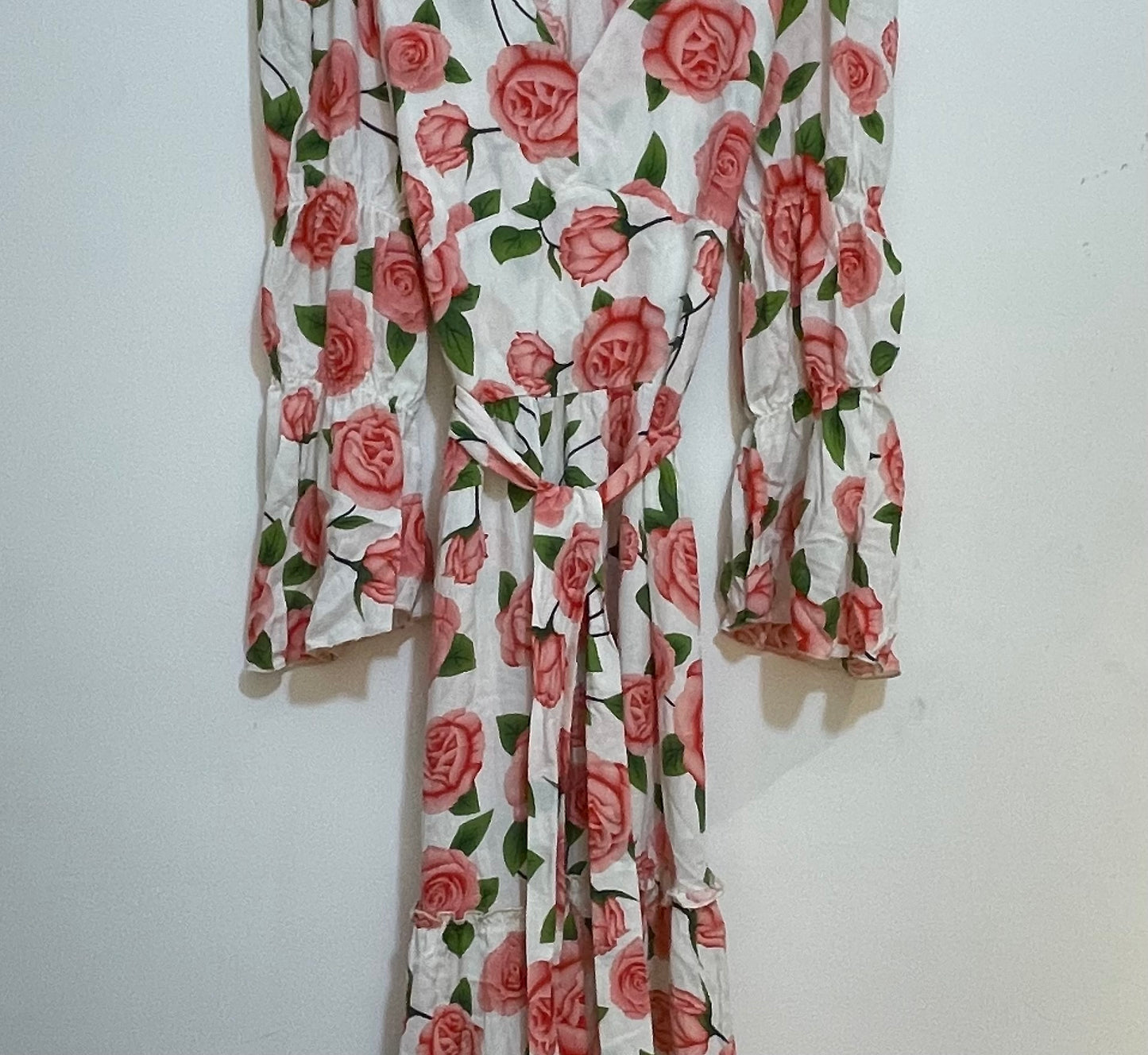 Latiture. Vestido largo con flores