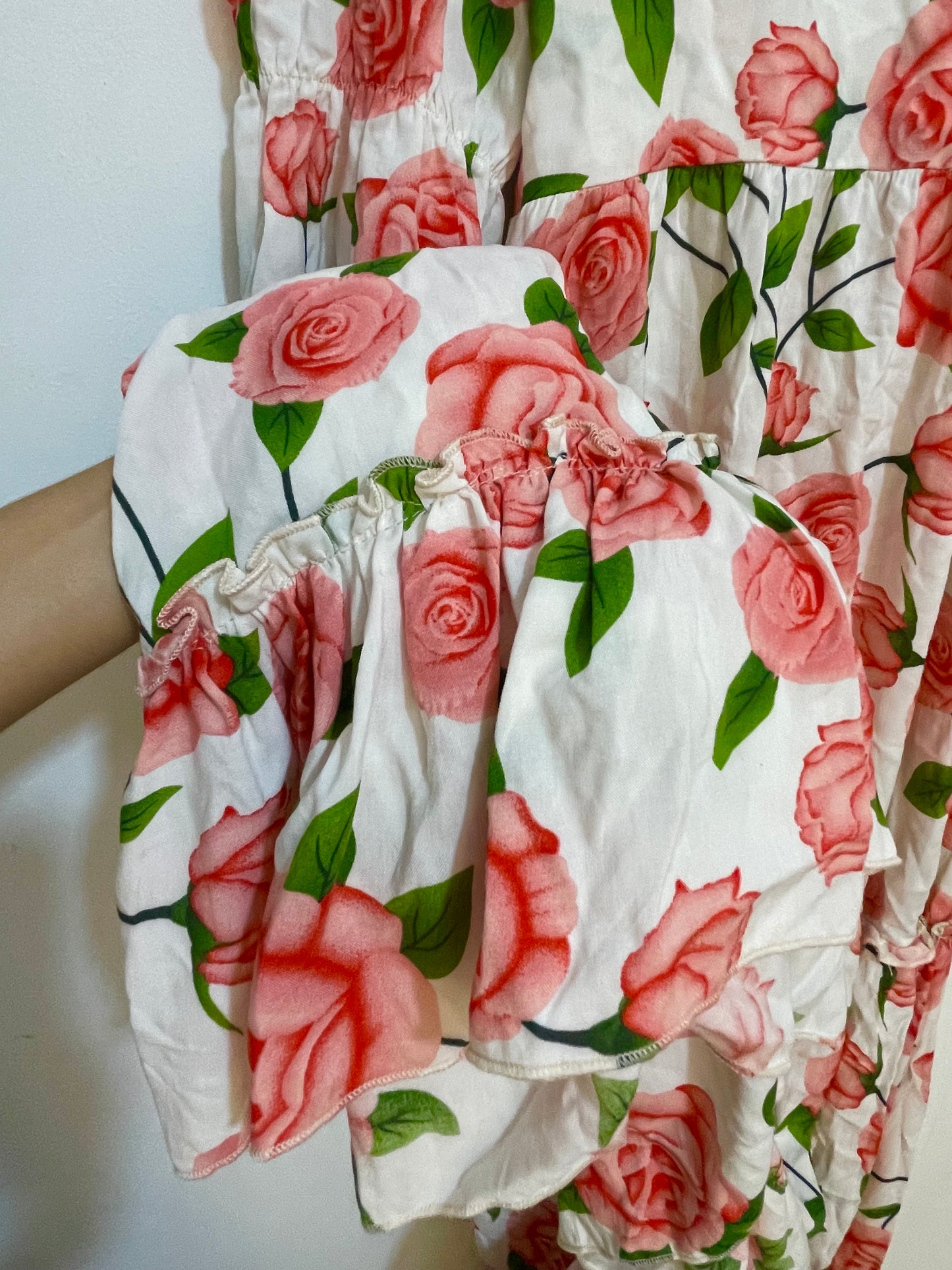 Latiture. Vestido largo con flores